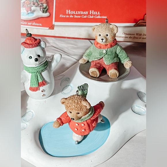 Vintage Hallmark Keepsakes Holiday Hill Ornament 2002 - Picture 5 of 6